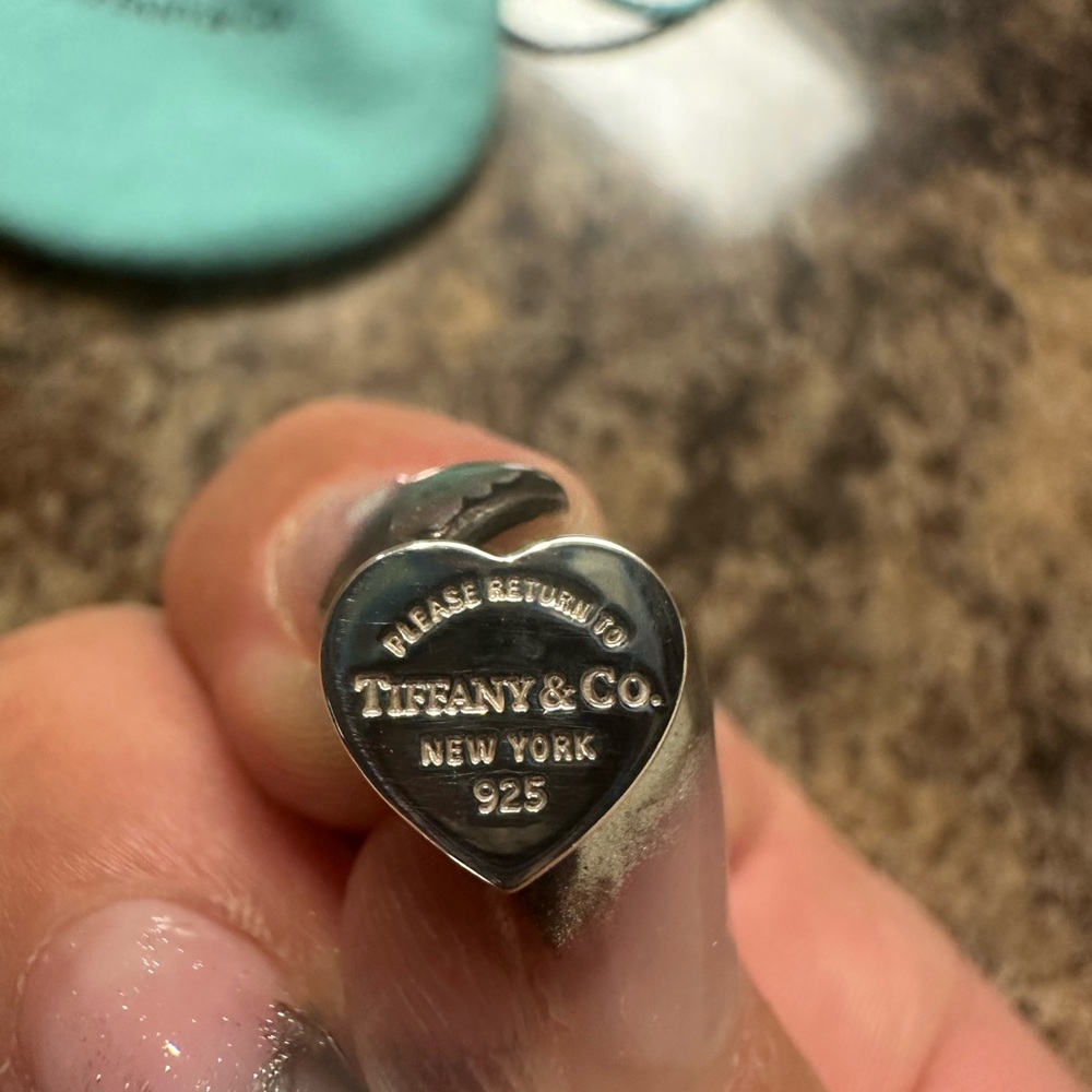Tiffany & Co. Silver Heart and Arrow stud earrings - Picture 4 of 5